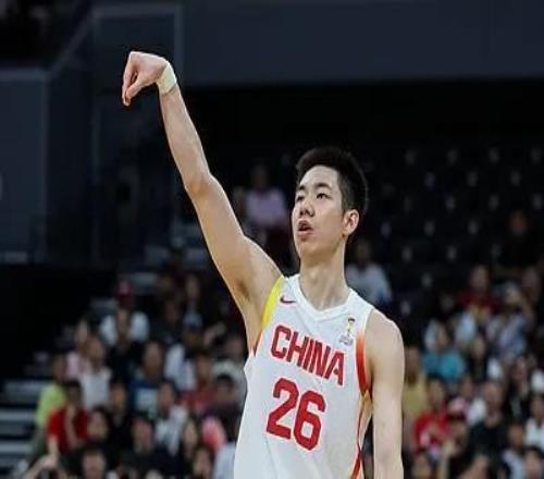 本地足球队,瞄准远程突,精准射门锁,bwin亚洲,必赢亚洲,bwin体育,体育博彩,体育投注,实时赛事投注