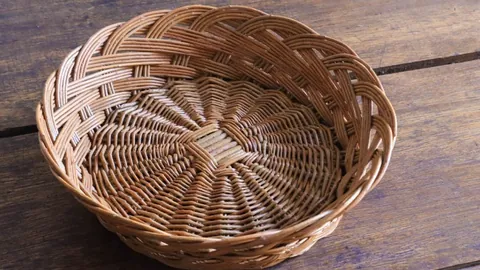 “湖人急切调整阵容，里夫斯转会刻不容缓！场均得分26.2分垫底，联盟排名仅次三甲！”